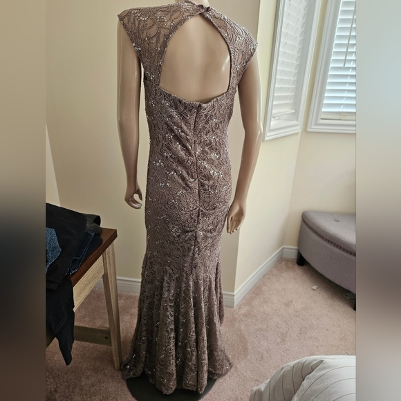 Evening gown - Picture 3 of 4